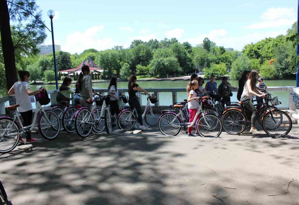 Voluntarele PROEDUS susţin proiectul ,,Biciclete pentru Fete”